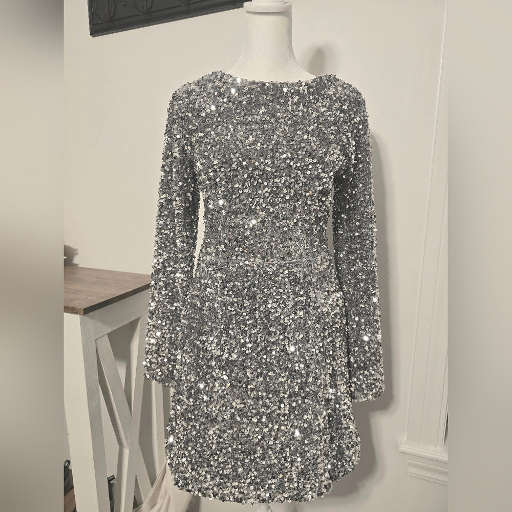 Selfie NWT Leslie Sequined Mini Dress Women's Sz Large/US 8 - Picture 2 of 16